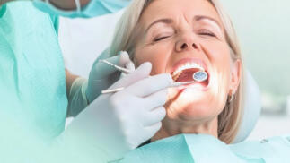 Implante dental de titanio de alta gama con corona