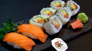 Bandeja sushi fusión 'take away' con 12, 24  o 32 piezas