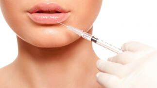Relleno y perfilado de labios con ácido hialurónico ¡Efecto duradero!