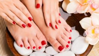 Manicura y pedicura completa con esmaltado