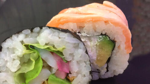 Elige bandeja de 12, 24 o 32 piezas â??take awayâ? en Jenny Sushi del Mercado San MartĂn por 9.9 sushi san martin